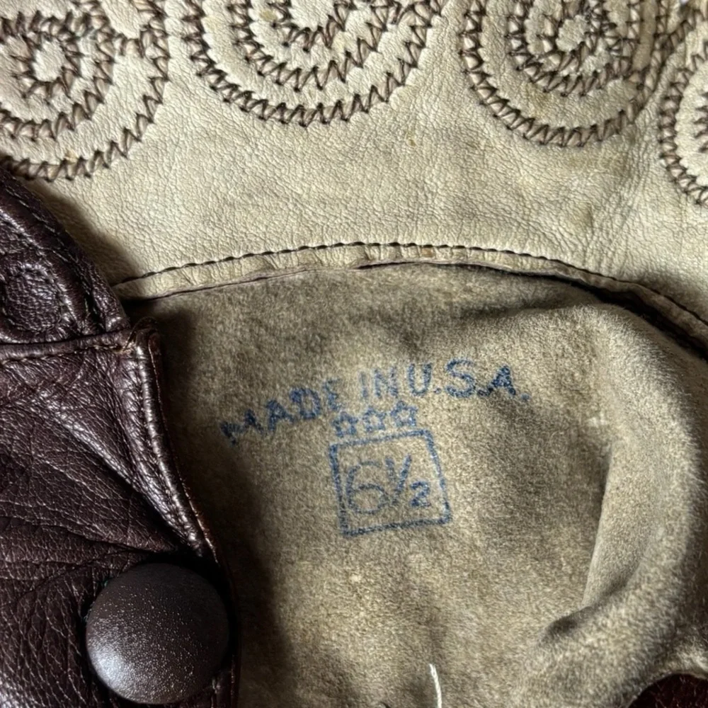 Elegant Vintage 70’s Brown Leather Gloves Scalloped Stitched Edge Snap Wrist